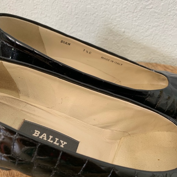 Bally Alligator Print 2.5” Heel Dress Pumps 7.5C - Picture 6 of 8